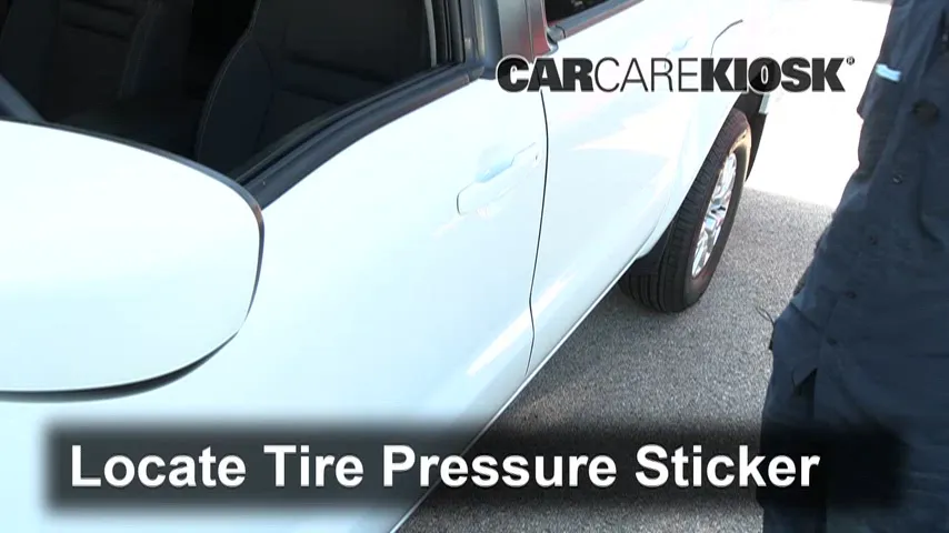 2022 Nissan Frontier SV 3.8L V6 Pneus et roues Vérifier la pression des pneus